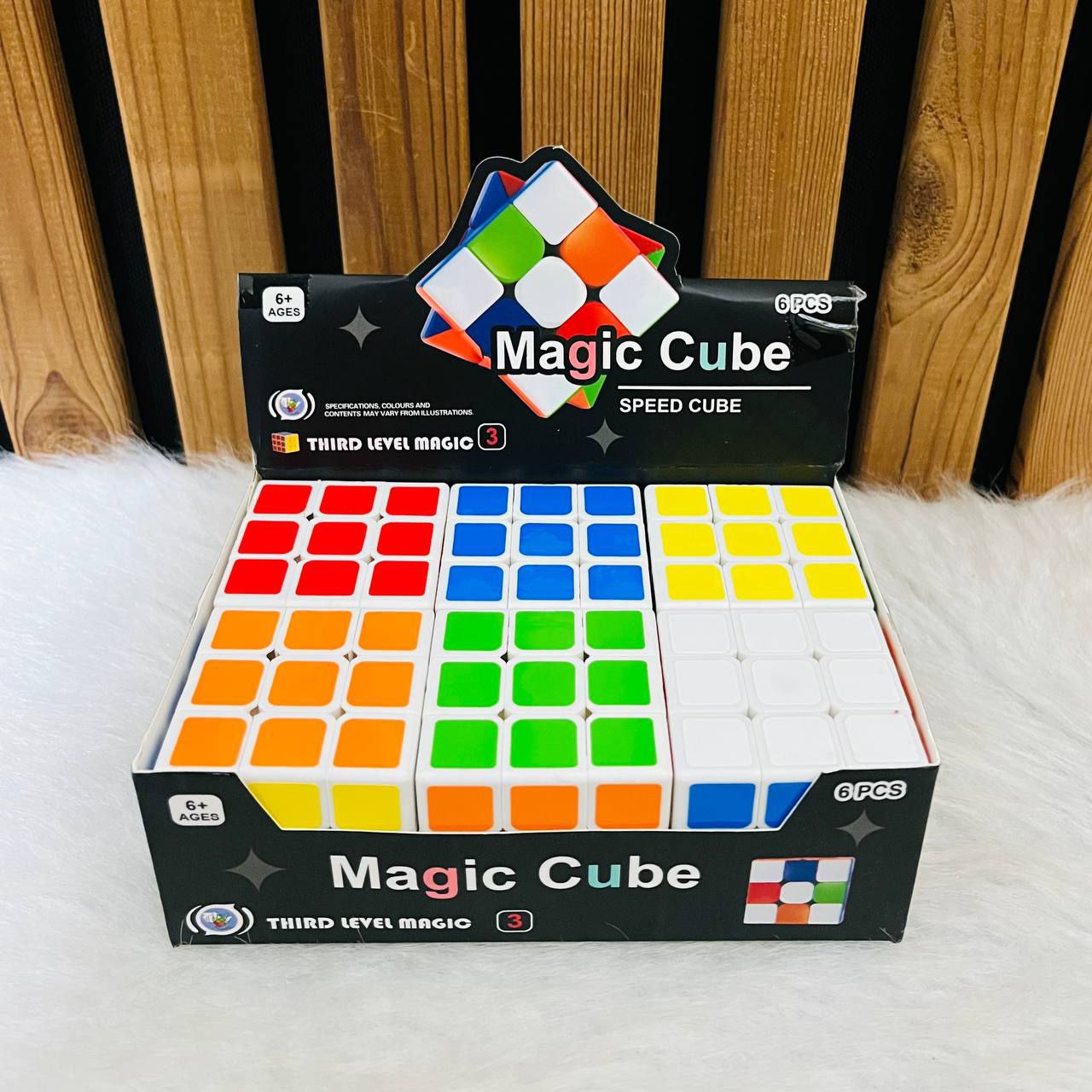 مکعب روبیک زمینه سفید